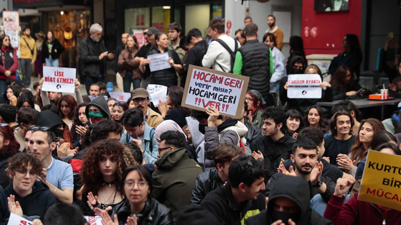 bu-boyle-gitmez-liseler-biat-etmez